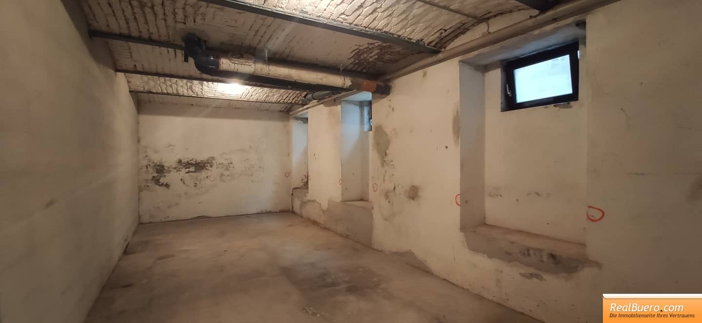 Storage space on SECHSHAUSERSTRASSE near GRIMMGASSE