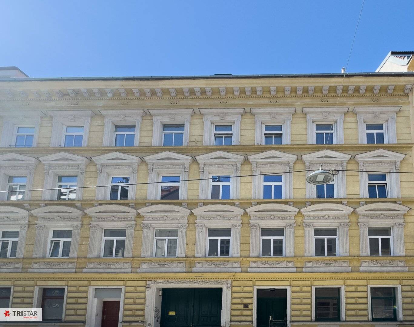Old building apartment 97 m², near Mariahilfer Straße &amp; Westbahnhof &amp; U3/U6 · € 378.000,– · available immediately