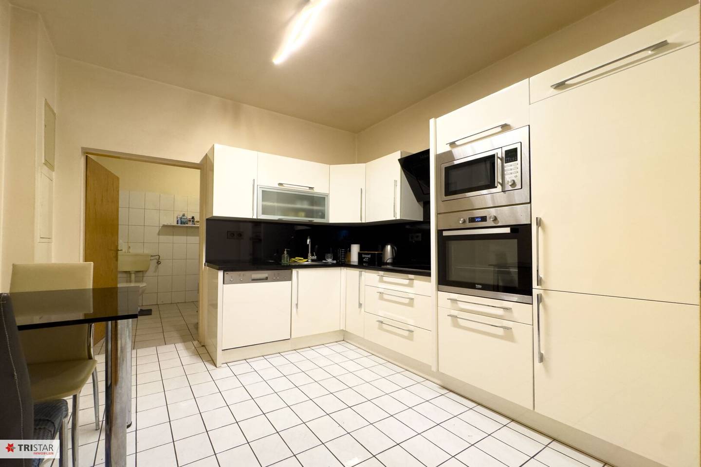 Old building apartment 97 m², near Mariahilfer Straße &amp; Westbahnhof &amp; U3/U6 · € 378.000,– · available immediately