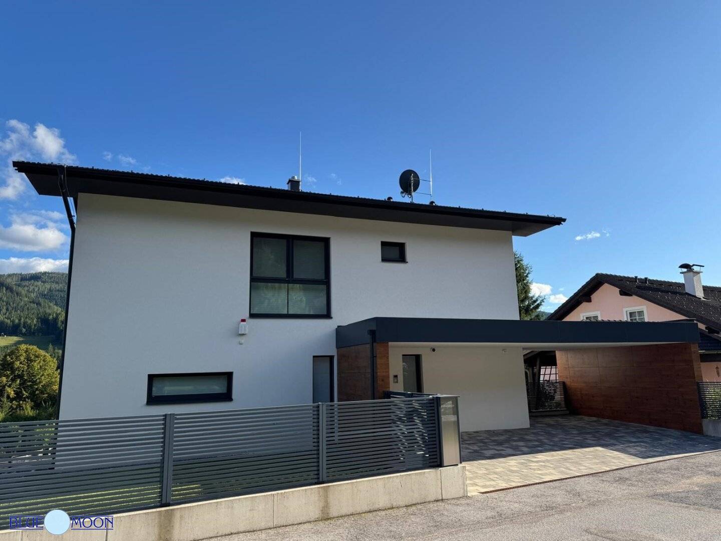 8685 Steinhaus am Semmering, 174m² living area, 591m² plot, terrace, garage, carport, wellness area, photovoltaic system, geothermal heating, modern furnished, unique top condition! Purchase price € 795,000,--