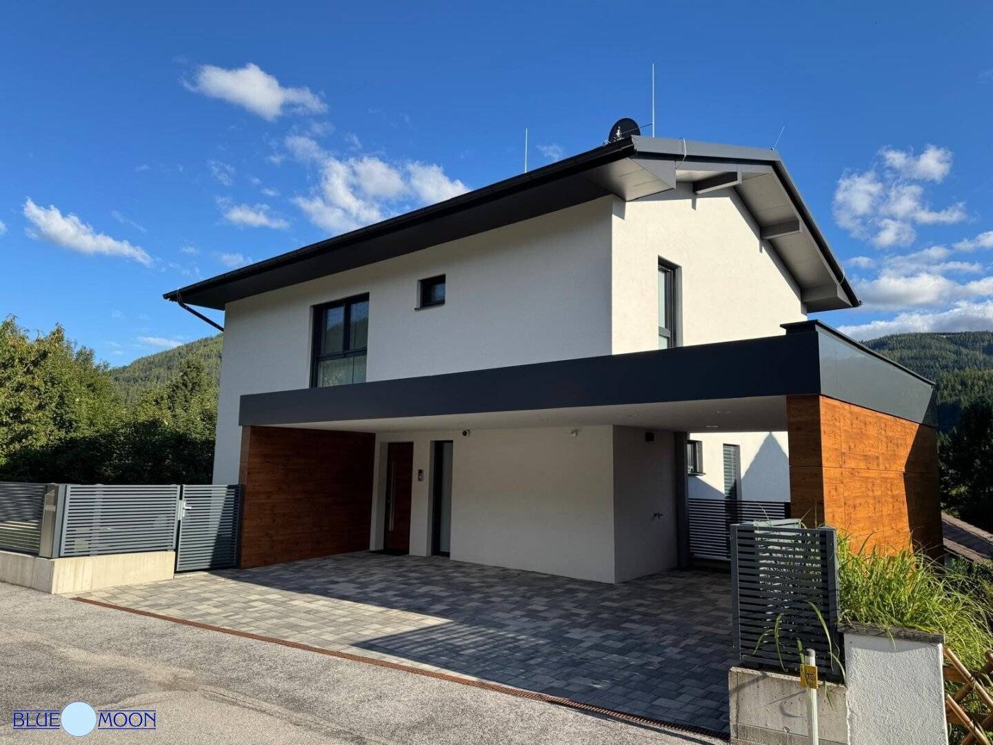 8685 Steinhaus am Semmering, 174m² living area, 591m² plot, terrace, garage, carport, wellness area, photovoltaic system, geothermal heating, modern furnished, unique top condition! Purchase price € 795,000,--
