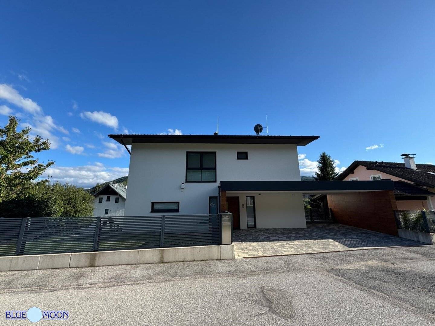 8685 Steinhaus am Semmering, 174m² living area, 591m² plot, terrace, garage, carport, wellness area, photovoltaic system, geothermal heating, modern furnished, unique top condition! Purchase price € 795,000,--