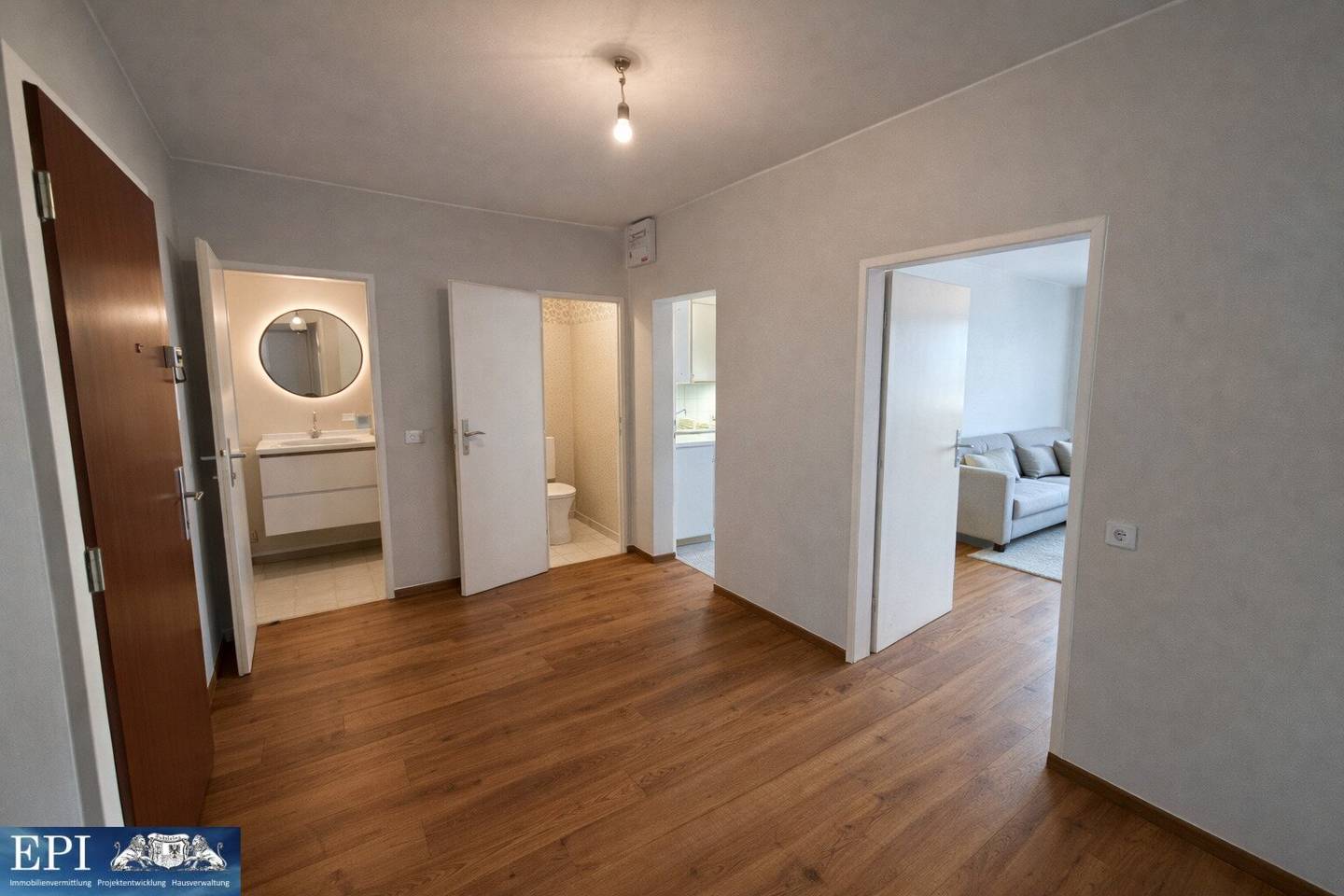 Renovation-required 2.5 room apartment in sought-after location in the 6th district