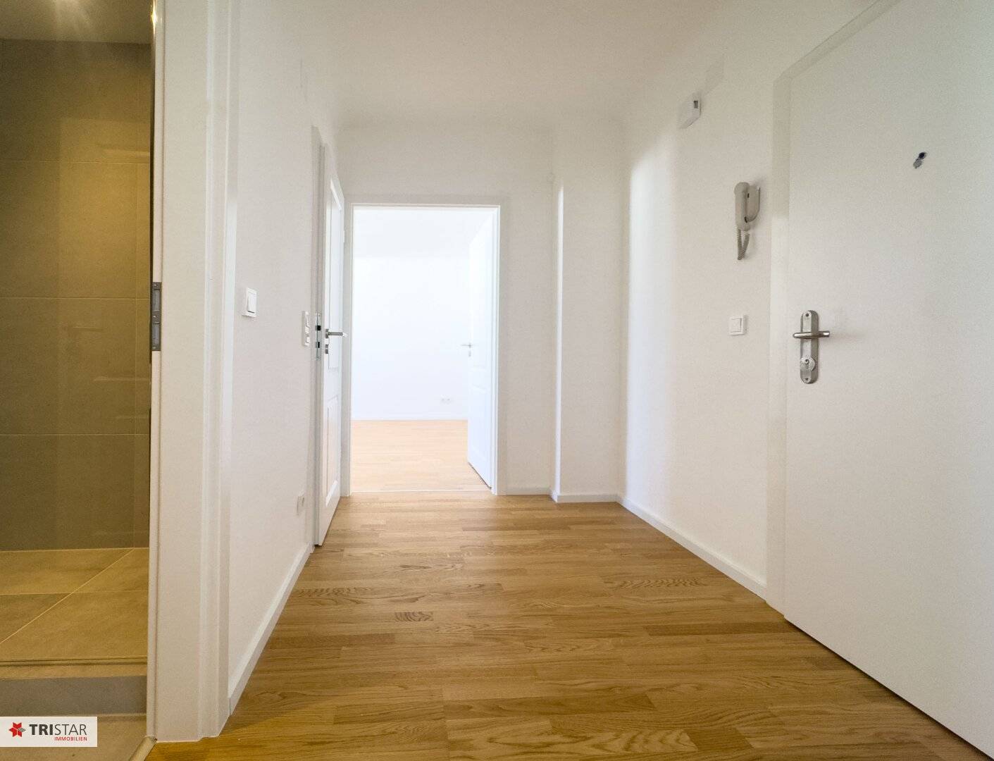 First occupancy after full renovation · 2-room on 5th floor with lift · U4/U6 · Schönbrunn · € 254,000