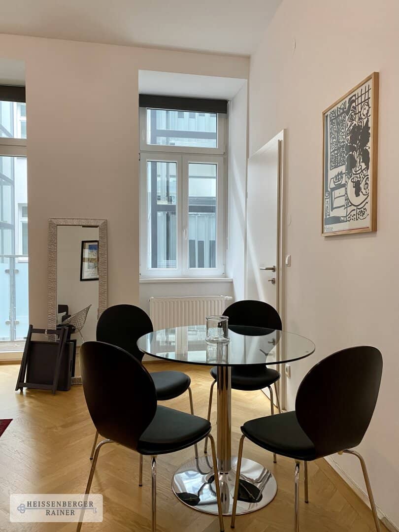 FULLY FURNISHED &amp; ALL INCLUSIVE /// 3-6 MONTHS RENTALS, AVAILABLE EARLY OCTOBER /// NASCHMARKT, THELL, KETTENBRÜCKENGASSE