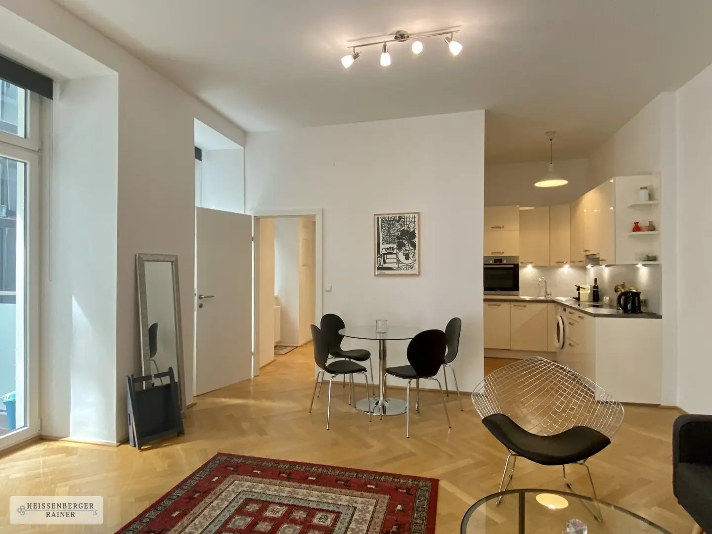 FULLY FURNISHED & ALL INCLUSIVE /// 3-6 MONTHS RENTALS, AVAILABLE NOW /// NASCHMARKT, THELL, KETTENBRÜCKENGASSE