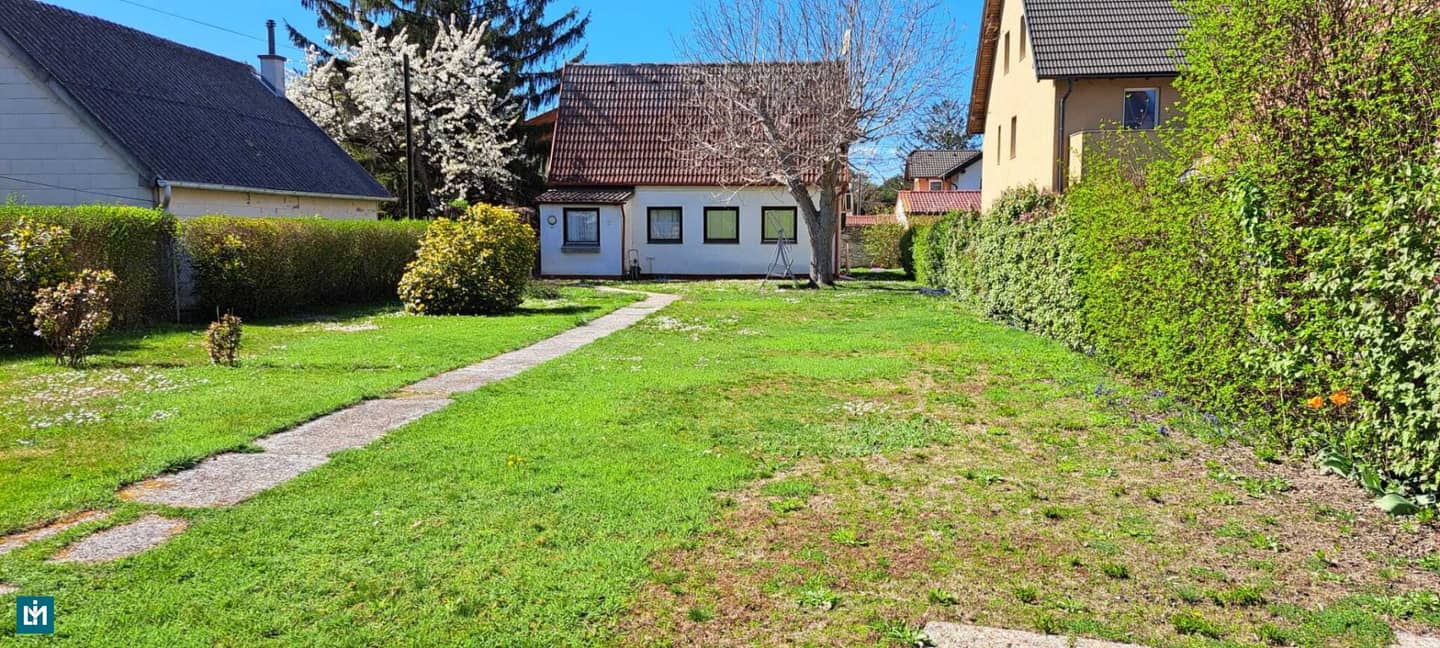 Dream building plot 644 m² in 1220 Vienna with approx. 40 m² masonry garden house including raw attic