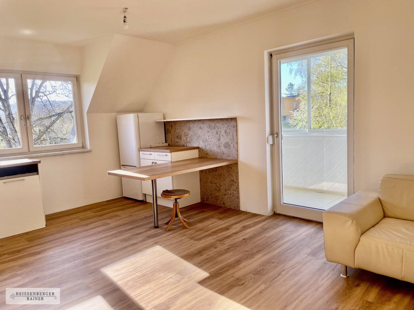 Andritz | Self-contained apartment with green view and communal garden
