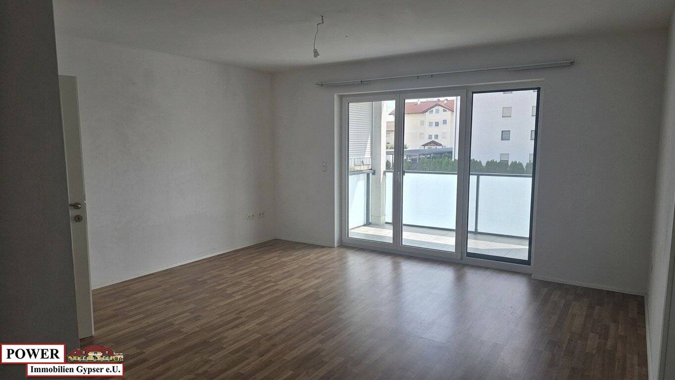 Neuwertige 3-Zimmer Wohnung mit großen Balkon &amp; Carport