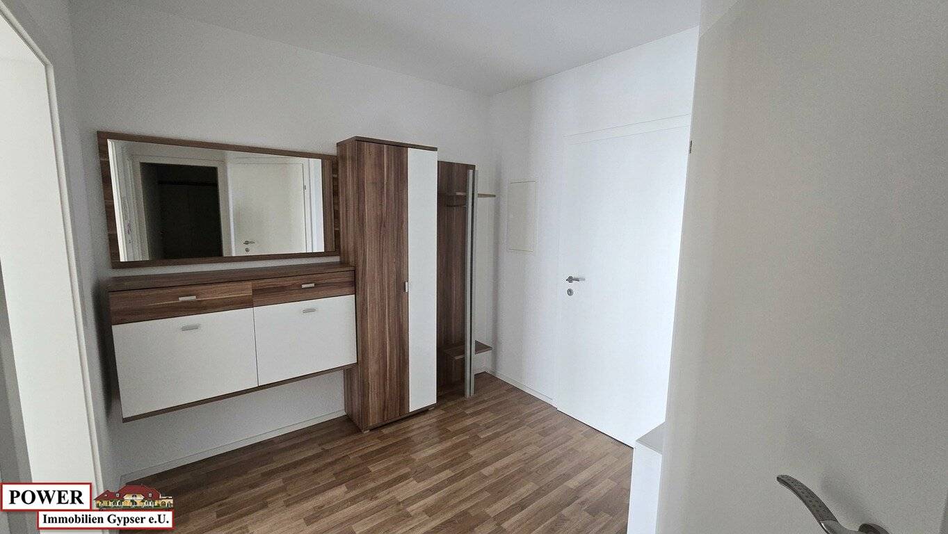 Neuwertige 3-Zimmer Wohnung mit großen Balkon &amp; Carport