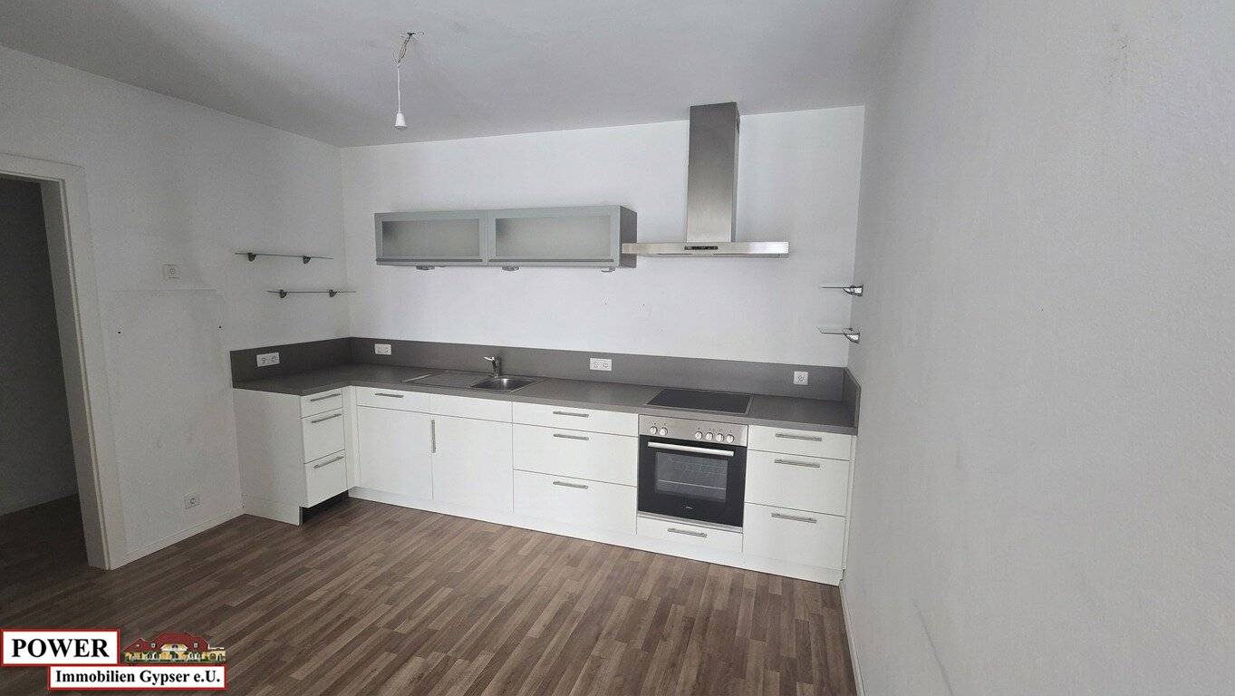 Neuwertige 3-Zimmer Wohnung mit großen Balkon &amp; Carport