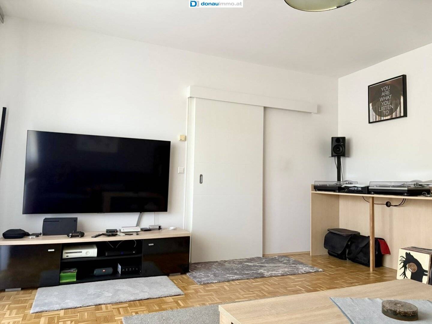 Exclusive and newly renovated apartment in 8010 Graz including underground parking space