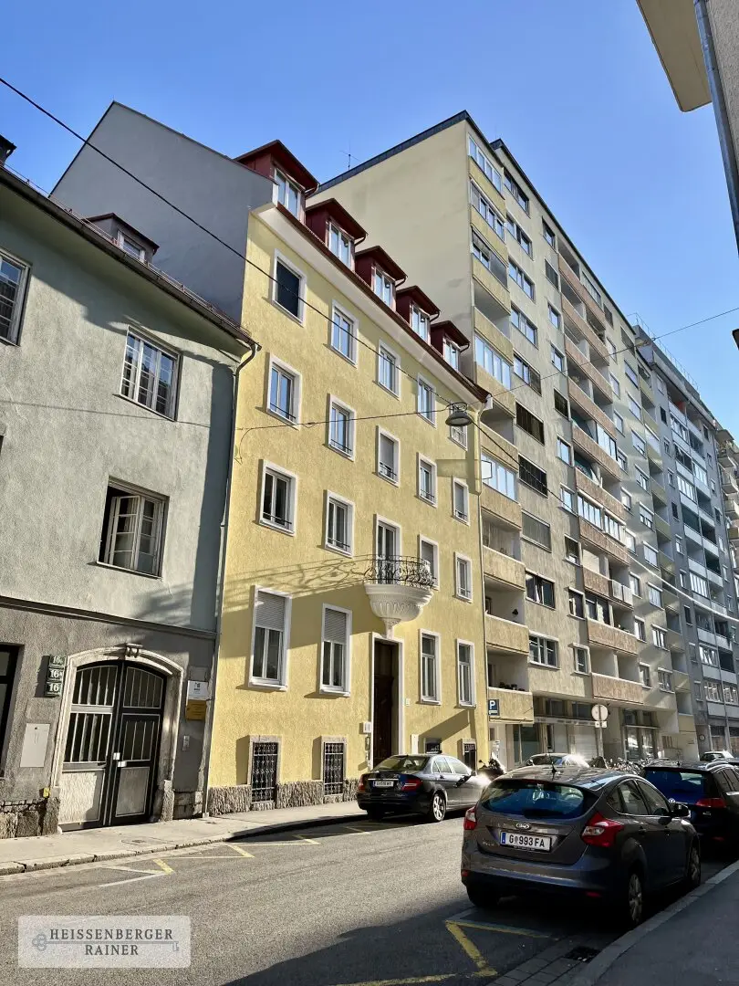 Renovated 4-room apartment /// Trend District Lend