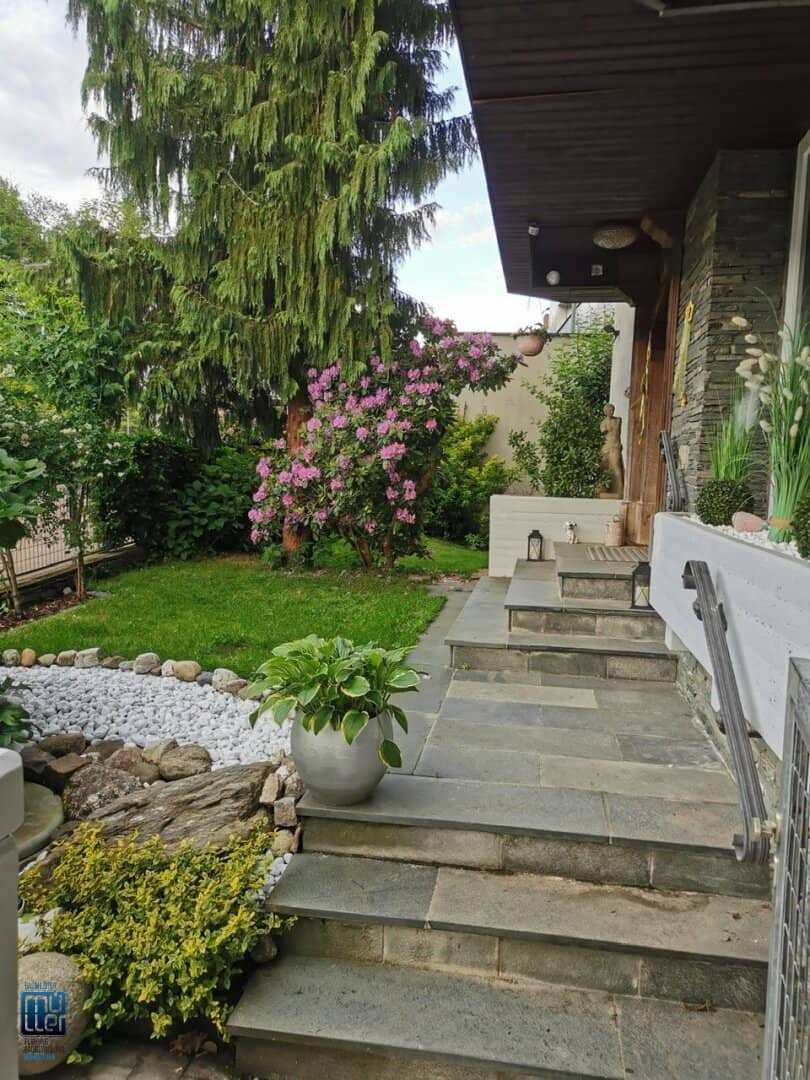 St. Martin-Kreuzbergl: Großzügiges  Wohnhaus mit 2  Wohneinheiten und Doppelgarage, Indoorpool mit Wellnessbereich, Südlage, Fernsicht