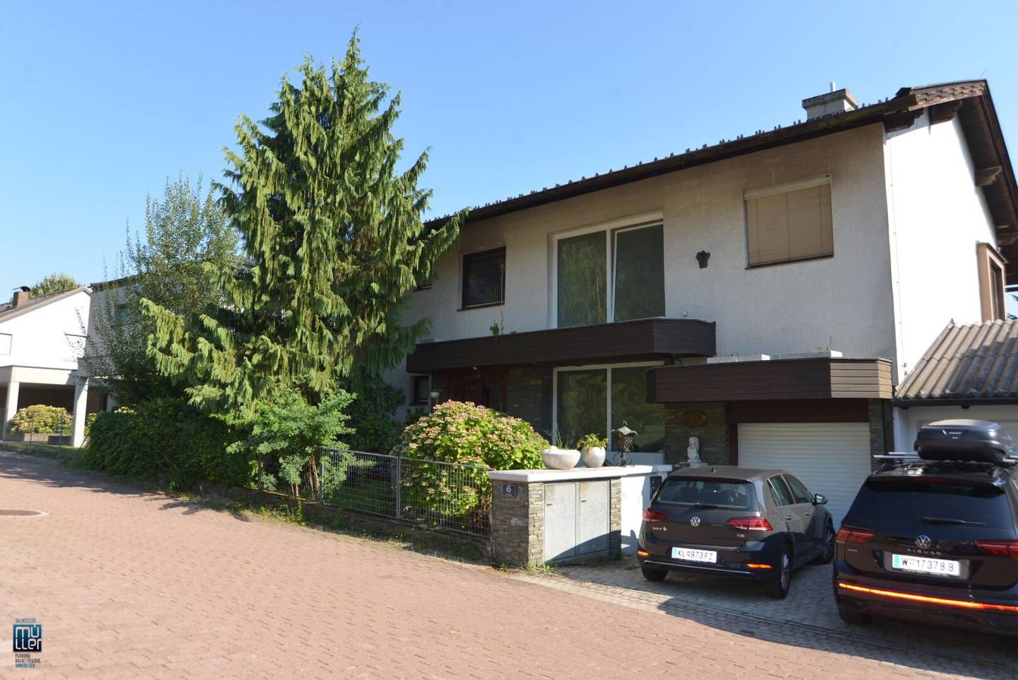 St. Martin-Kreuzbergl: Großzügiges  Wohnhaus mit 2  Wohneinheiten und Doppelgarage, Indoorpool mit Wellnessbereich, Südlage, Fernsicht