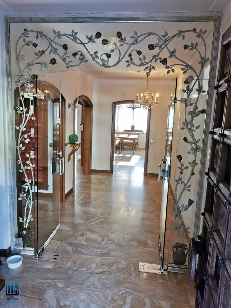 St. Martin-Kreuzbergl: Großzügiges  Wohnhaus mit 2  Wohneinheiten und Doppelgarage, Indoorpool mit Wellnessbereich, Südlage, Fernsicht
