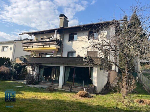 St. Martin-Kreuzbergl: Großzügiges  Wohnhaus mit 2  Wohneinheiten und Doppelgarage, Indoorpool mit Wellnessbereich, Südlage, Fernsicht