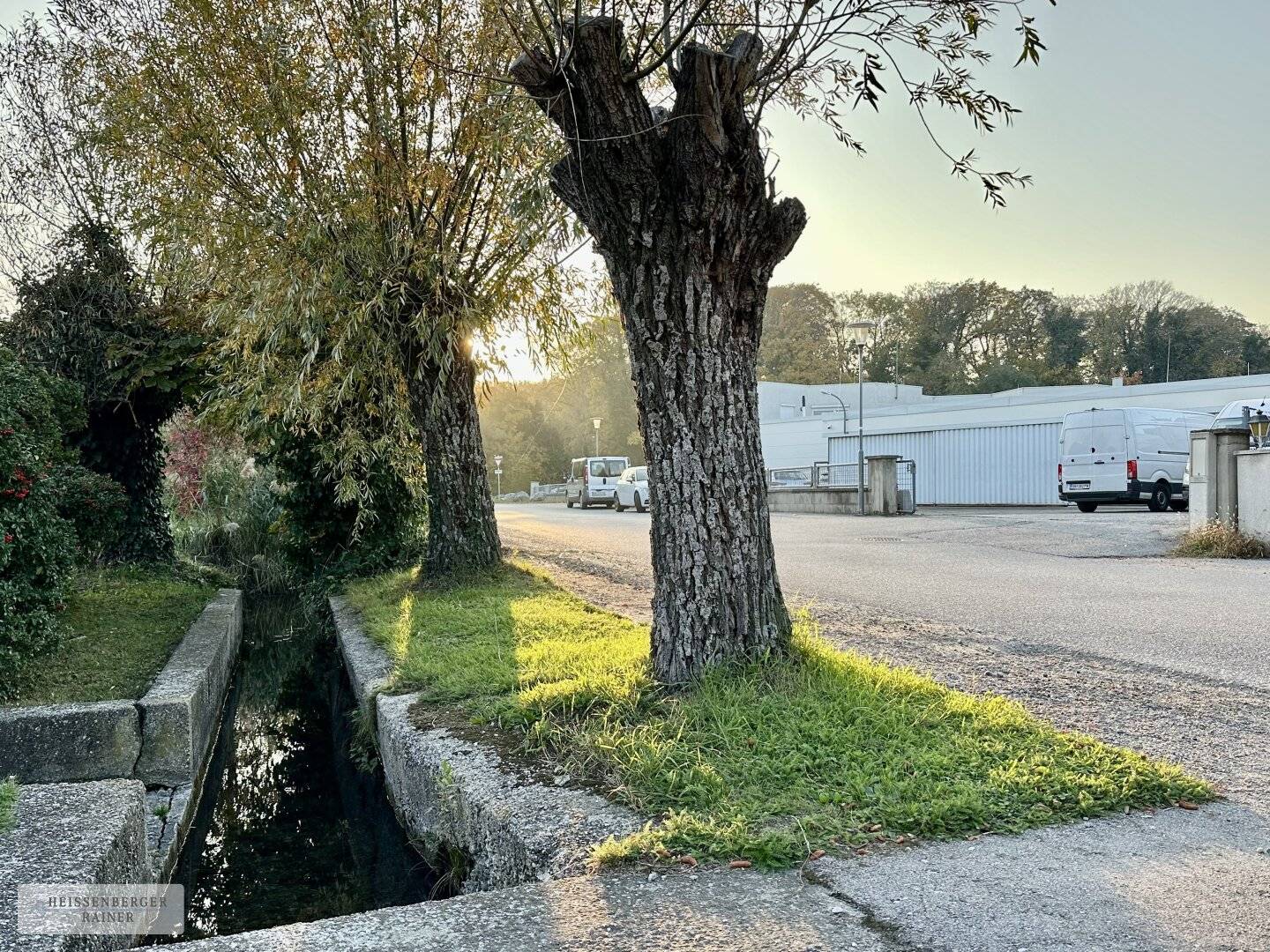 VOLLE FLEXIBILITÄT, ABENDSONNE, PRIVATSTRASSE /// zwei Baugrundstücke mit perfekter Infrastruktur