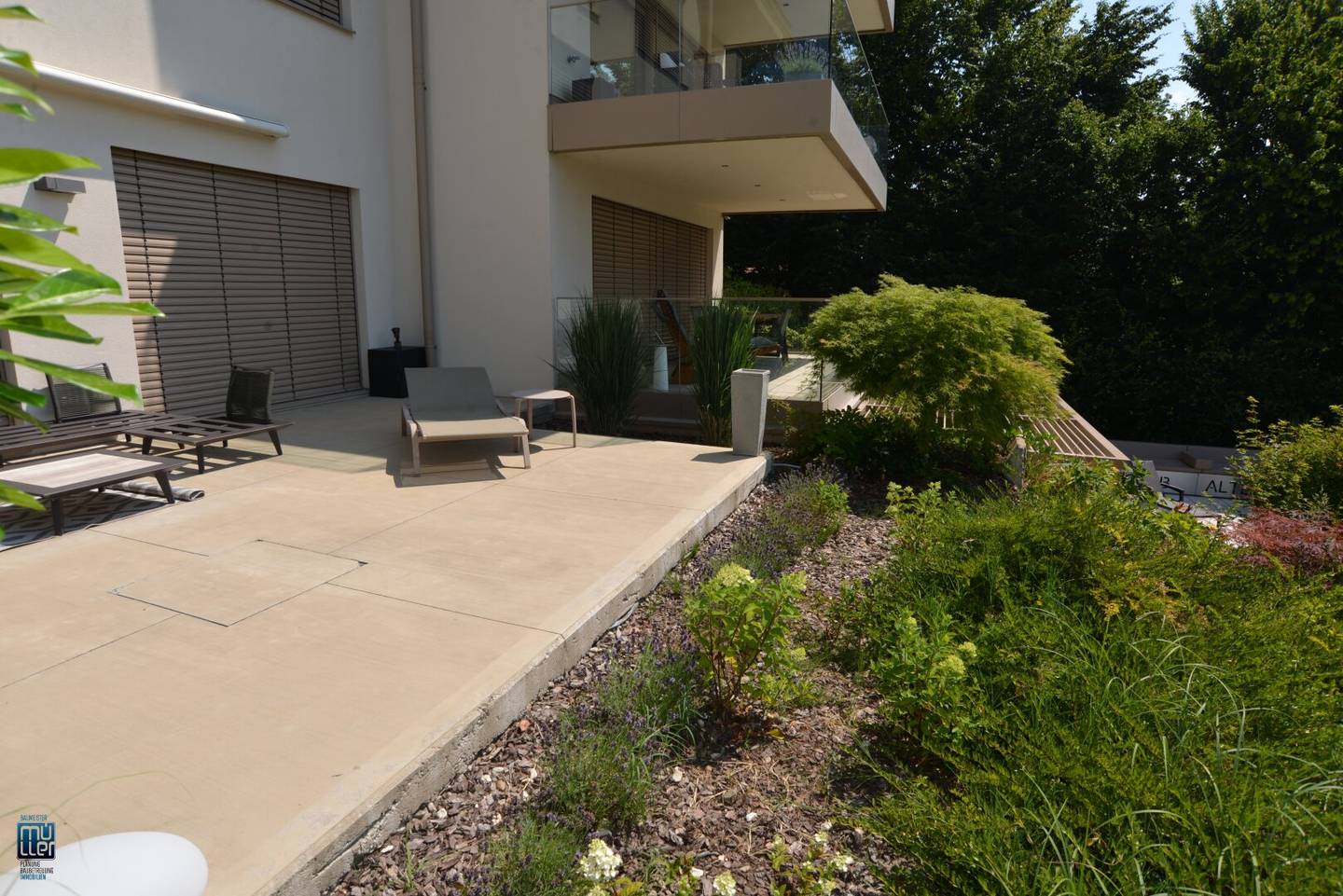 SEEBLICK-Residenz at Lake Wörthersee North: Living on approx. 153 m² net living area plus approx. 30 m² south terrace, 2 underground parking spaces