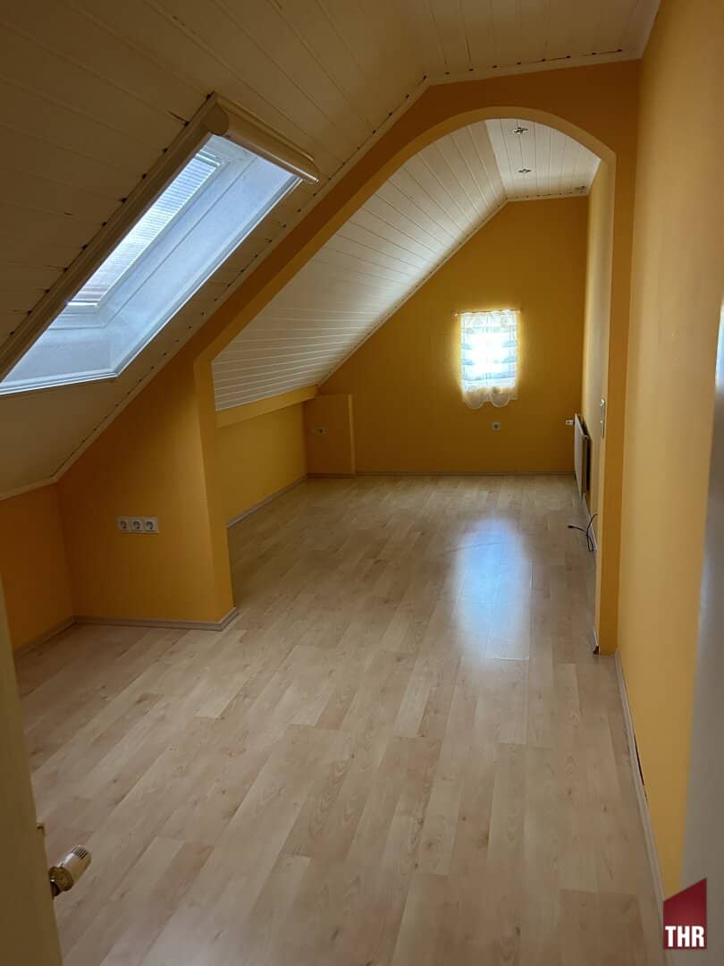 Single-family house possibly also for two families with 5 rooms and beautiful garden