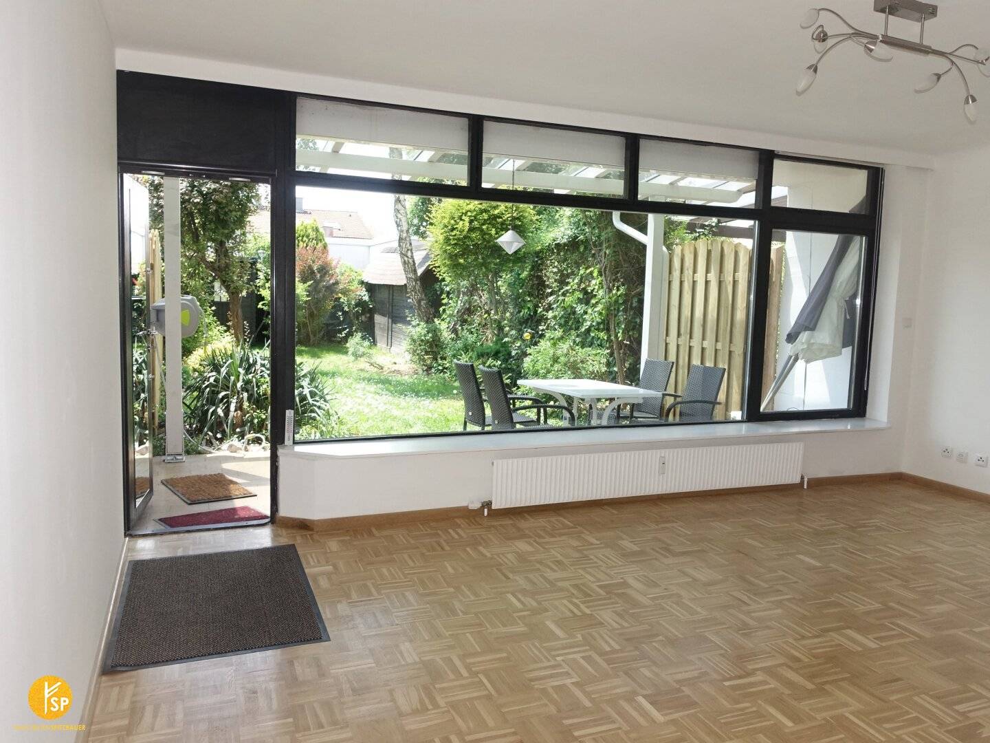 FROM OCTOBER WARM RENT!!! Charming terraced house, second occupancy freshly renovated, atrium, air conditioning