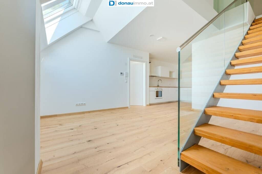 ERSTBEZUG: 2-Zimmer-Dachgeschoßmaisonette in ruhiger Top Lage mit Balkon und Lift - zentrumsnah DG Top 9