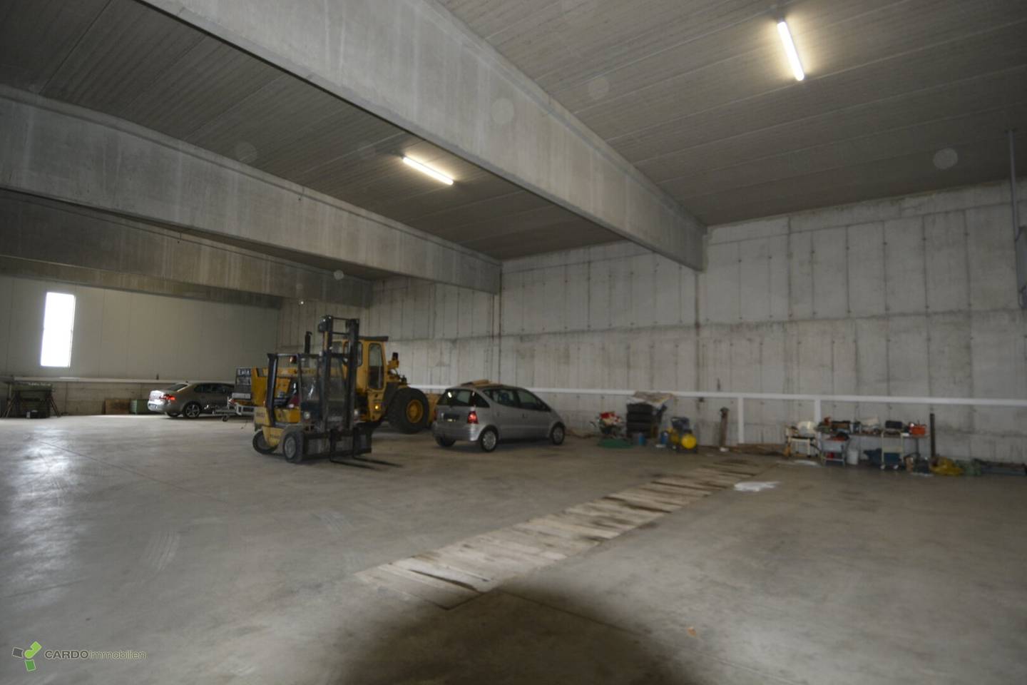 Neuwertiges Gewerbeobjekt-Bürohaus mit Lager,in Sollenau: 16.477 m², 40 Garagen und große Abstellfläche, top Ausstattung!