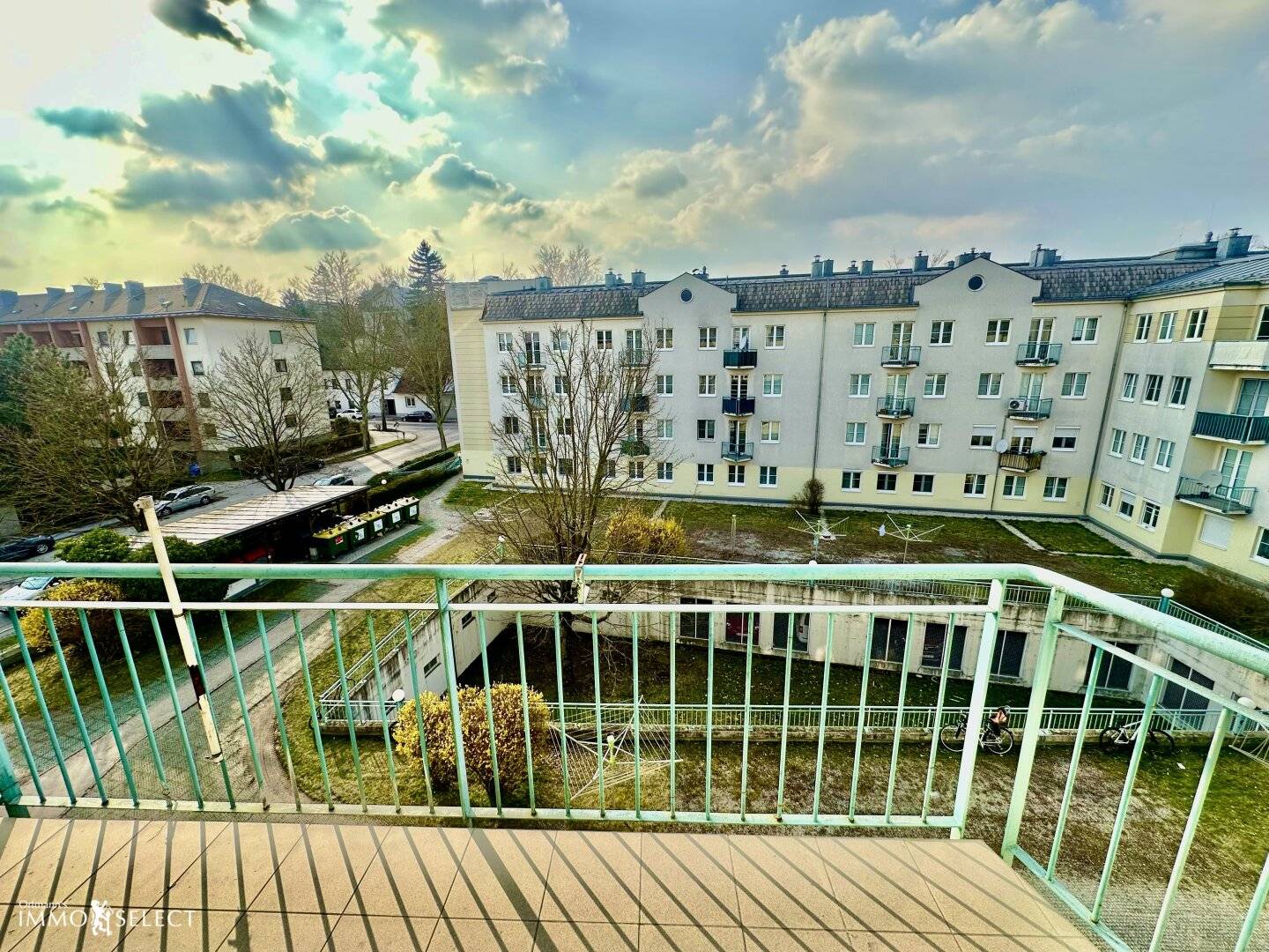 Simply Enjoy: 3-room apartment with balcony
