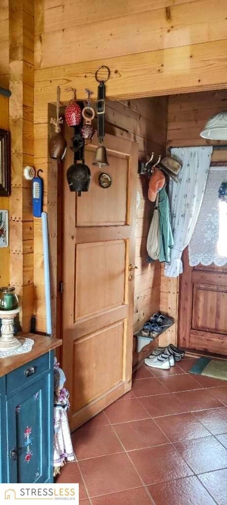 RUHEOASE nur 5 Minuten vor Wien!   Ganzjährig bewohnbares, voll unterkellertes Haus auf gepflegtem Eigengrund!