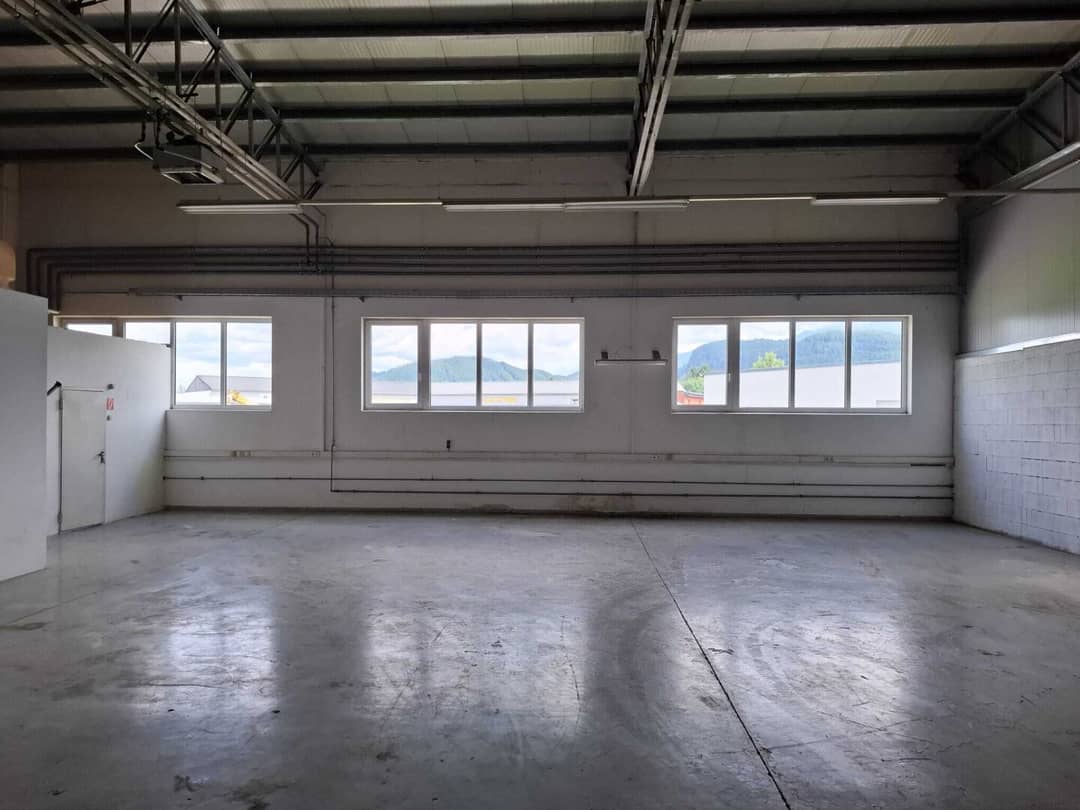 HALLEN FÜR GEWERBEBETRIEBE VON 280 BIS 680 m² IN EBENTHAL ZU MIETEN!