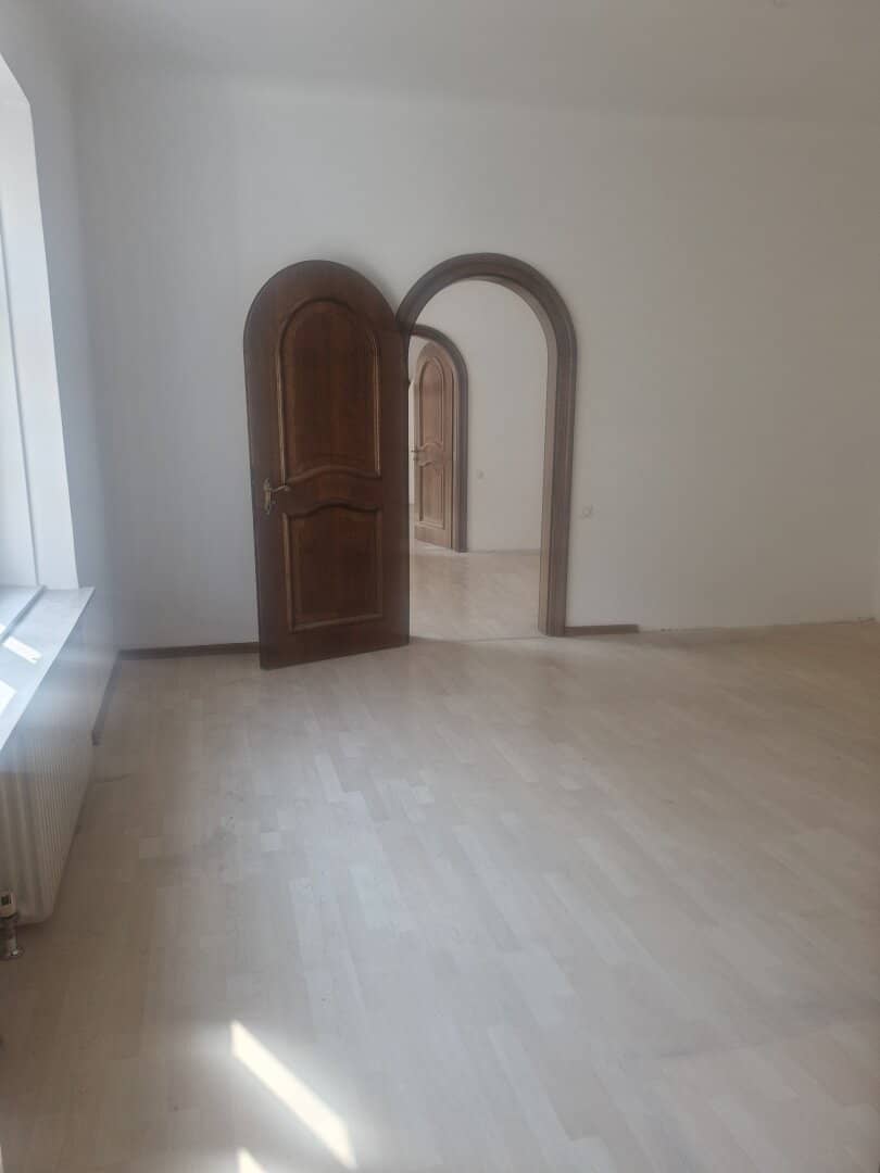 Bright 3-room office near Rochusmarkt