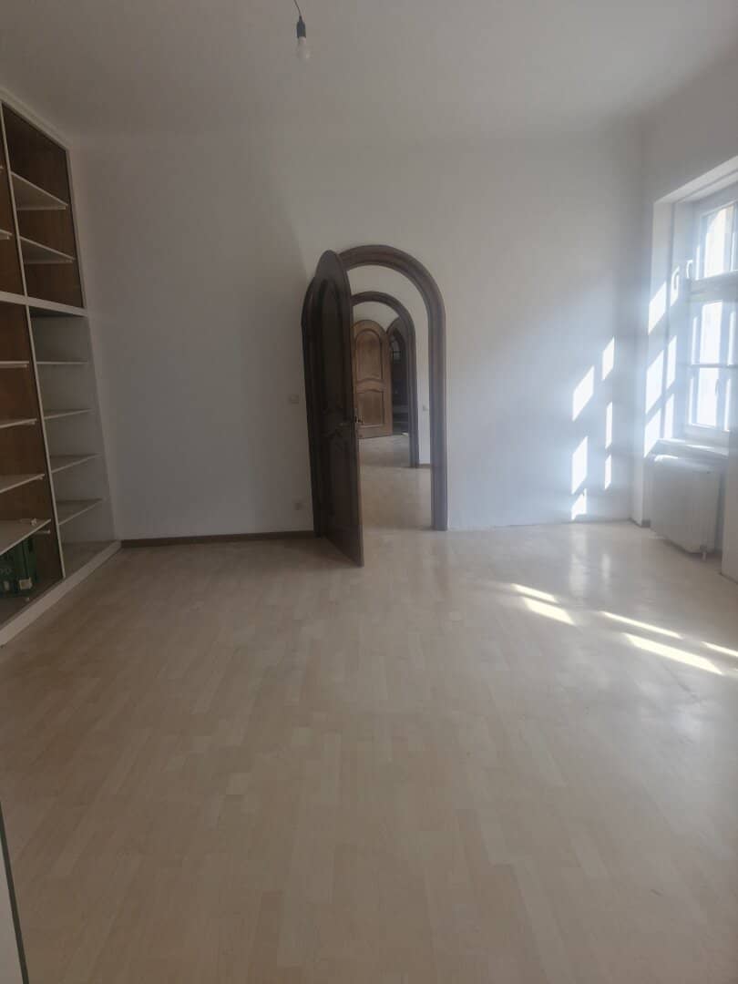 Bright 3-room office near Rochusmarkt