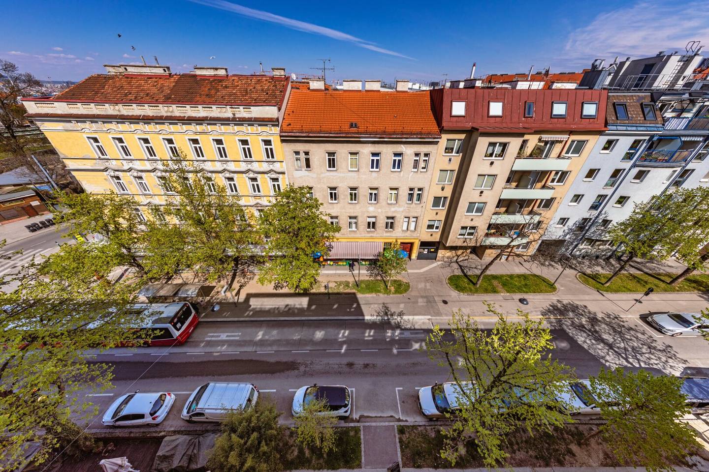 Shell attic for two top-floor apartments in perfect micro location 150 m²