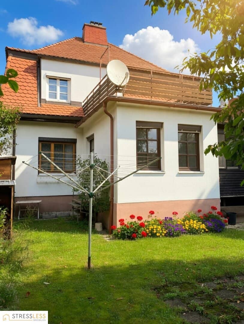 New price! Villa-like rough diamond seeks connoisseur! Large plot with mature trees!