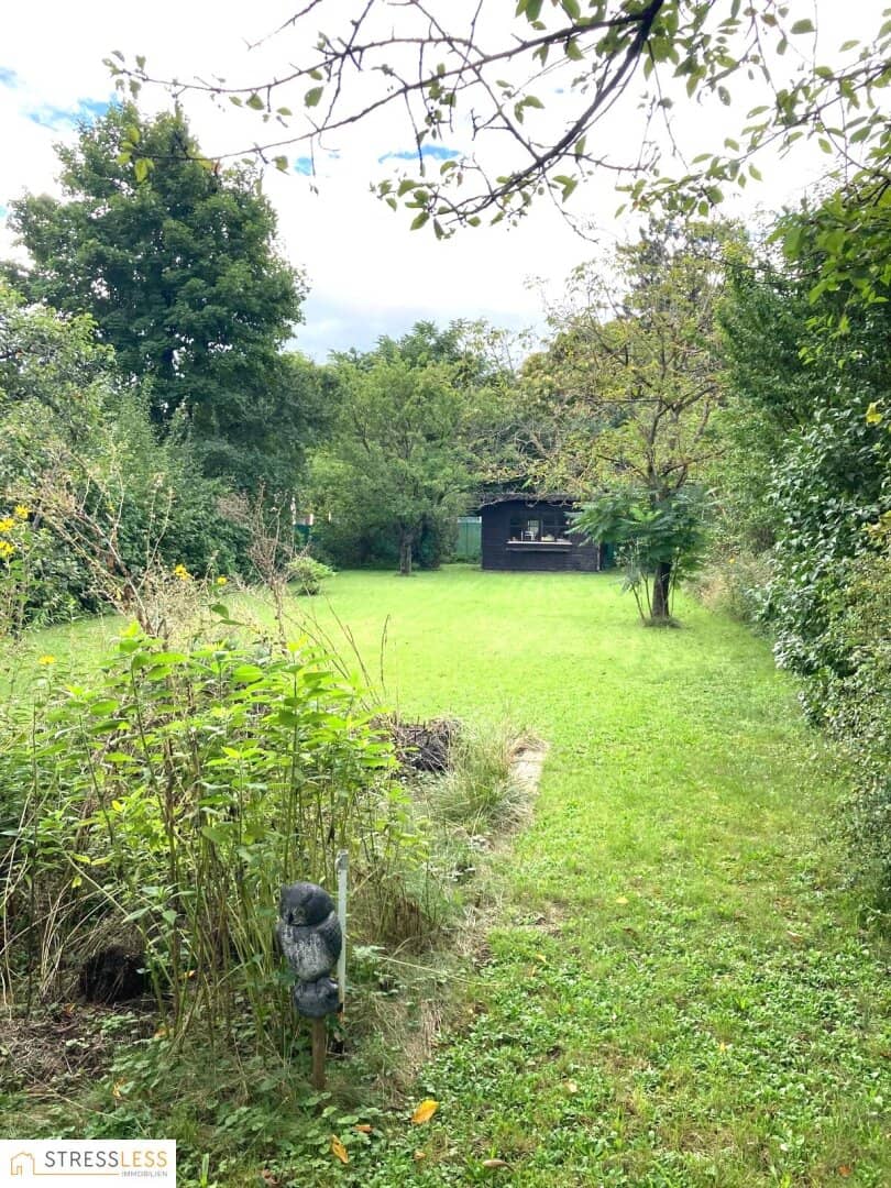 New price! Villa-like rough diamond seeks connoisseur! Large plot with mature trees!
