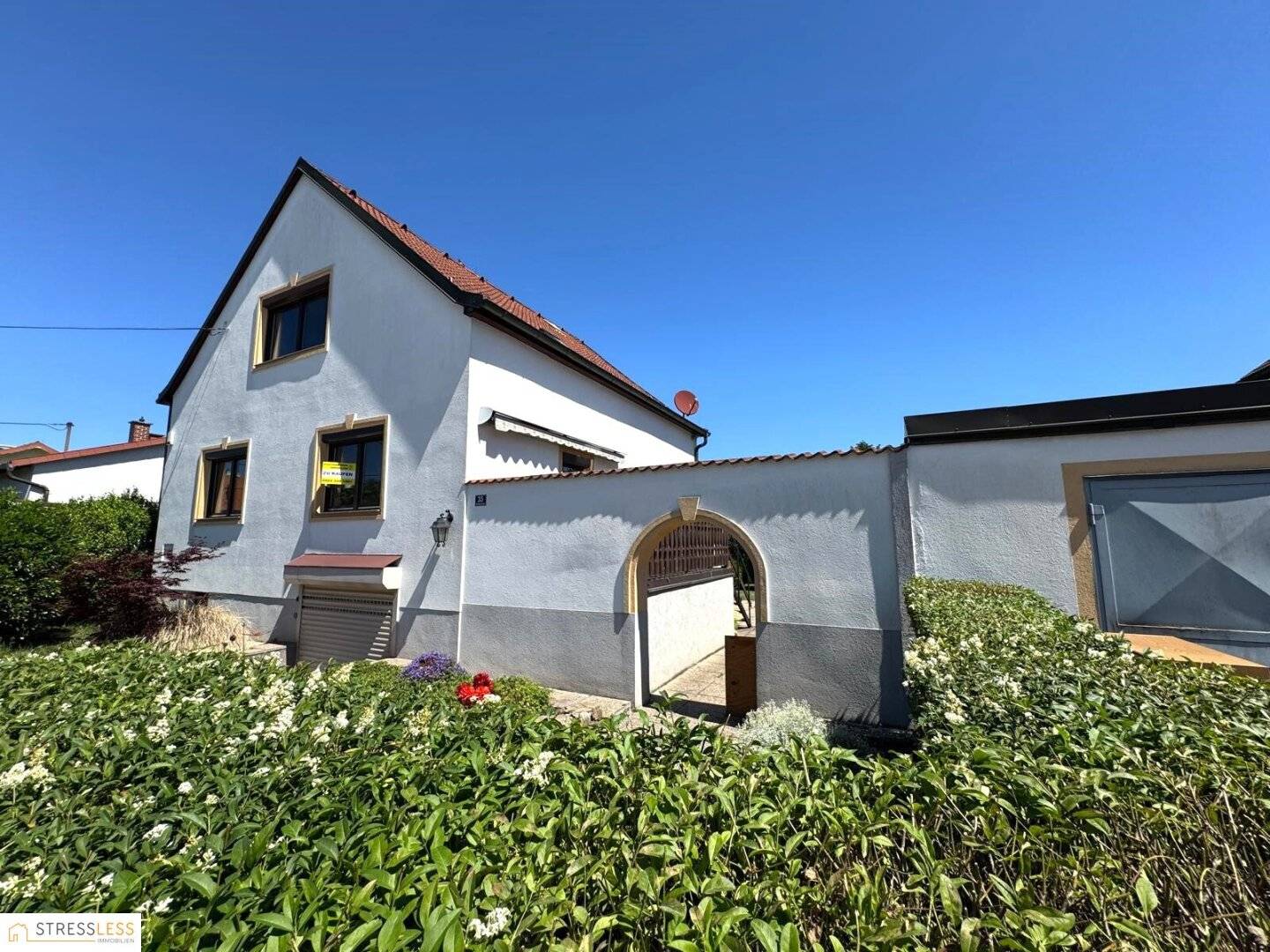 5 Minuten vor Wien! Gepflegtes Einfamilienhaus auf sonnigem Pachtgrund mit vielen Möglichkeiten!