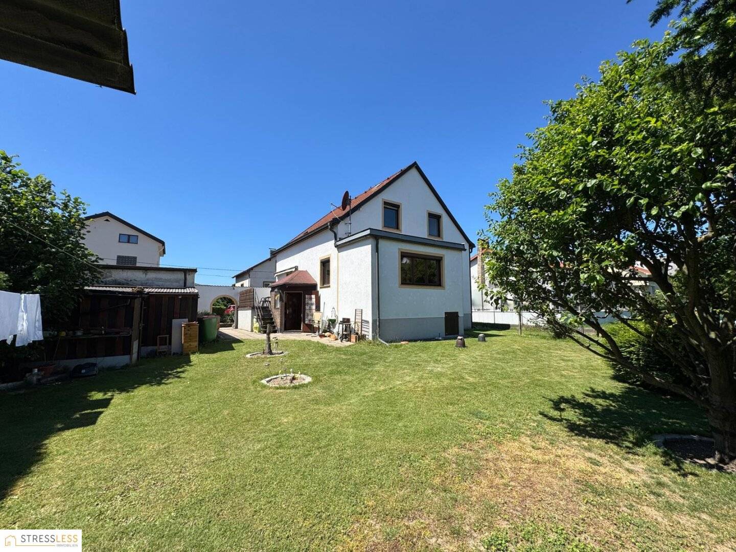 5 Minuten vor Wien! Gepflegtes Einfamilienhaus auf sonnigem Pachtgrund mit vielen Möglichkeiten!