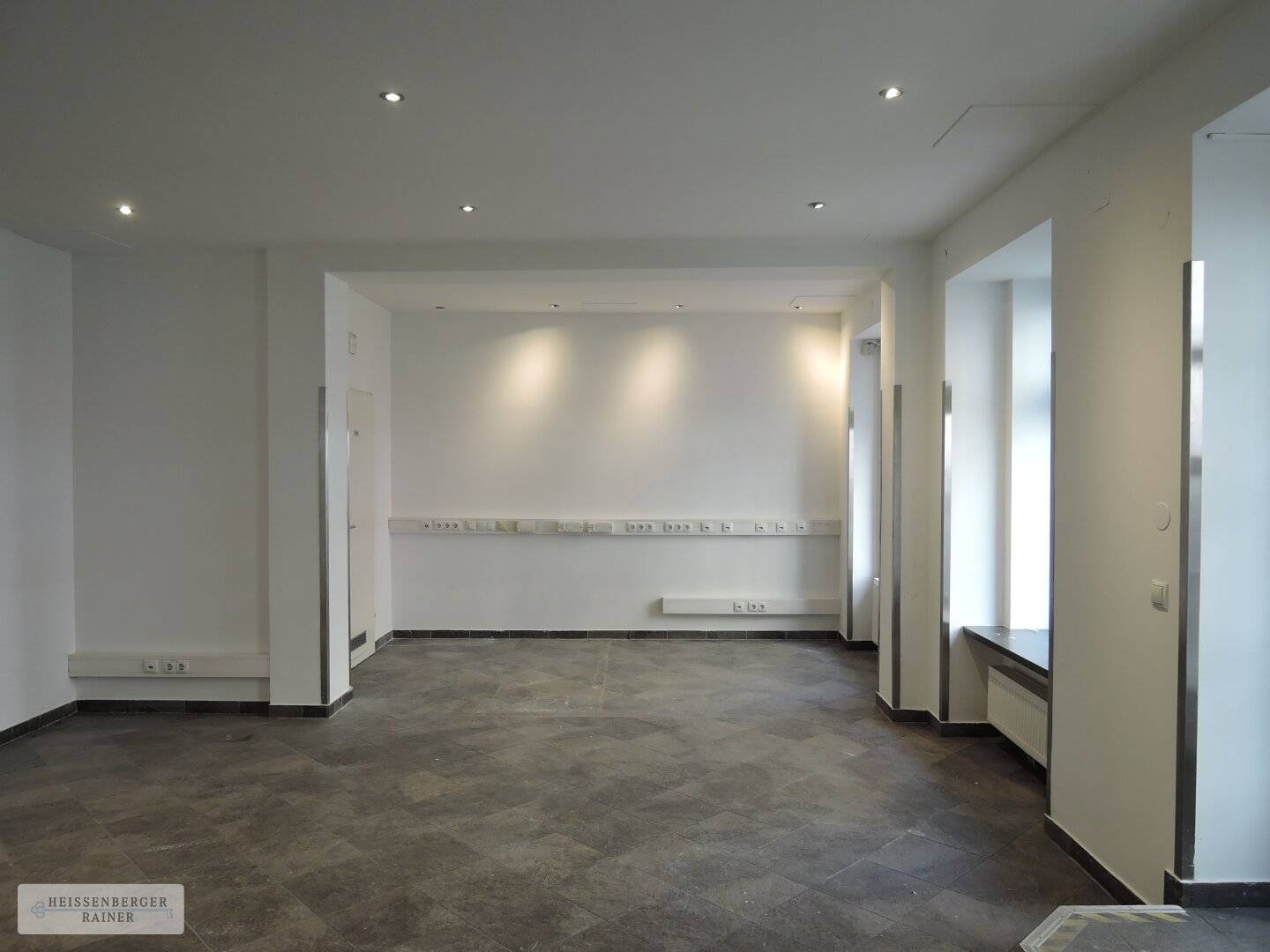 Gumpendorfer Straße /// No Gastronomy /// Good Visibility, Great Location