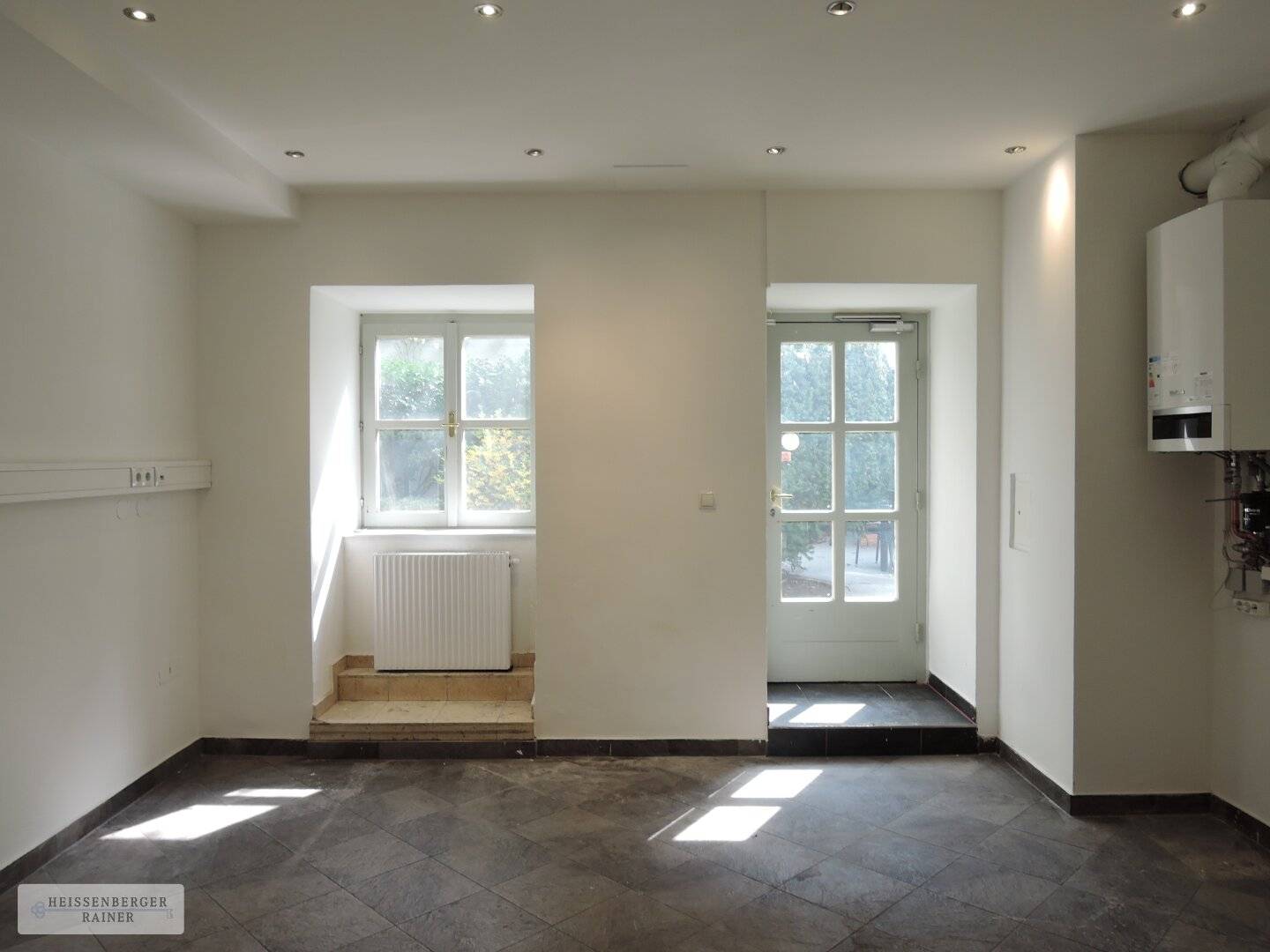 Gumpendorfer Straße /// No Gastronomy /// Good Visibility, Great Location