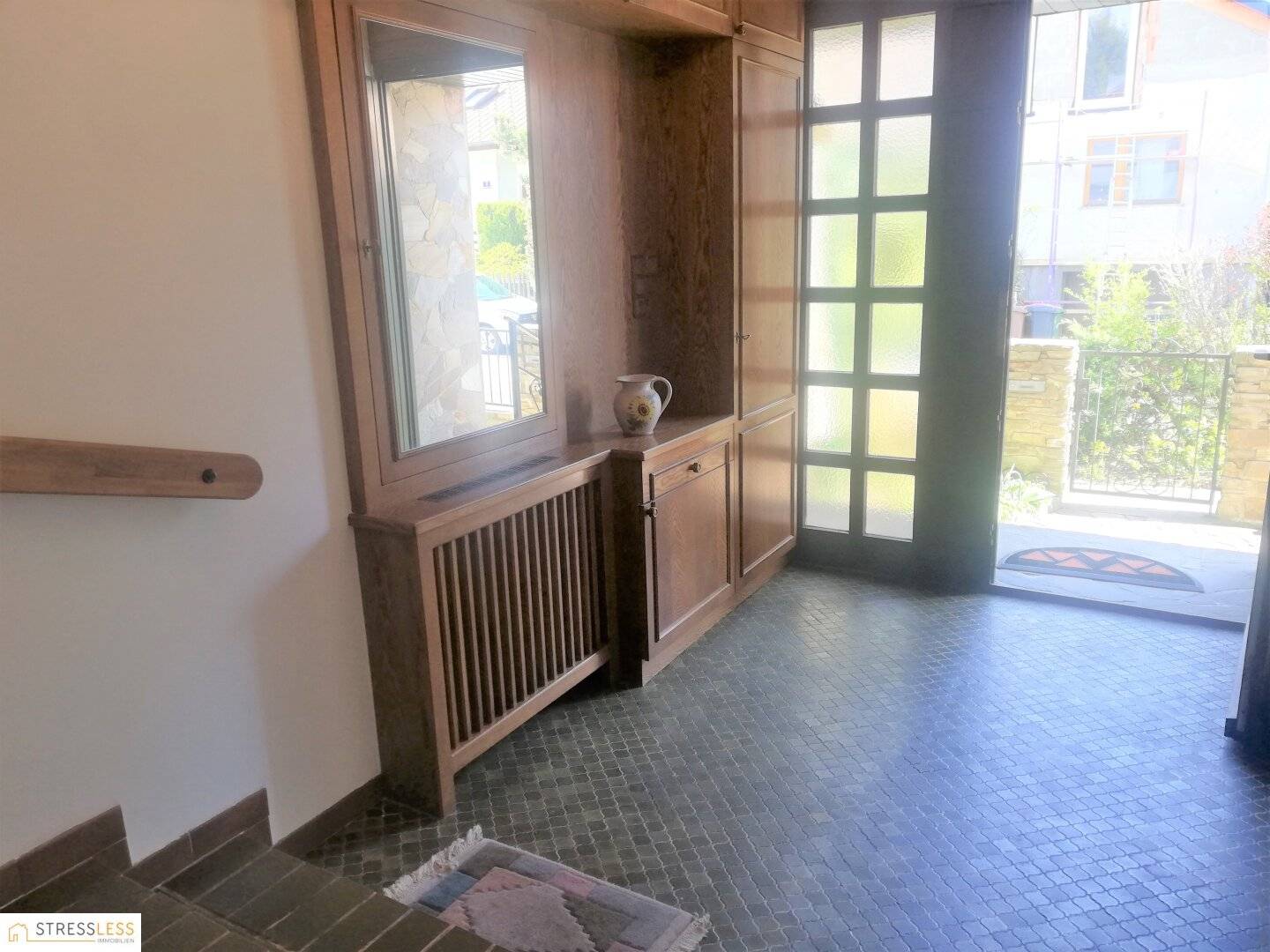 Gepflegte, voll unterkellerte Doppelhaushälfte mit Wintergarten in absoluter Grünruhelage von Korneuburg zu vermieten!