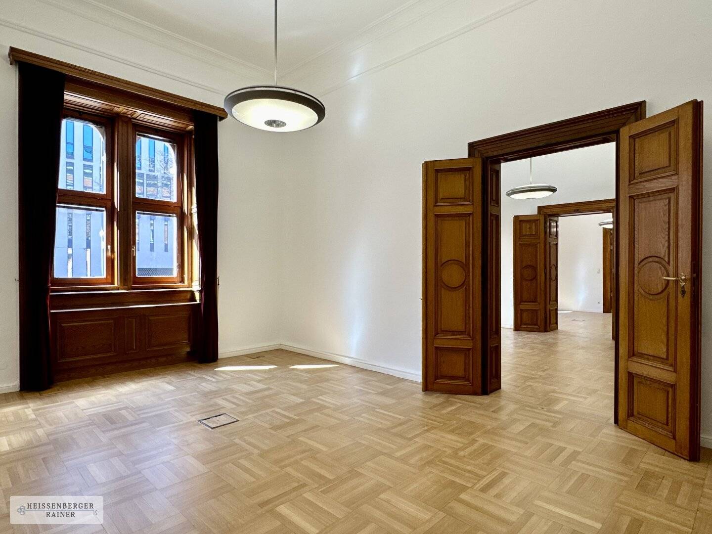 PRÄCHTIGES ALTBAUBÜRO /// SOFORT EINZUGSBEREIT