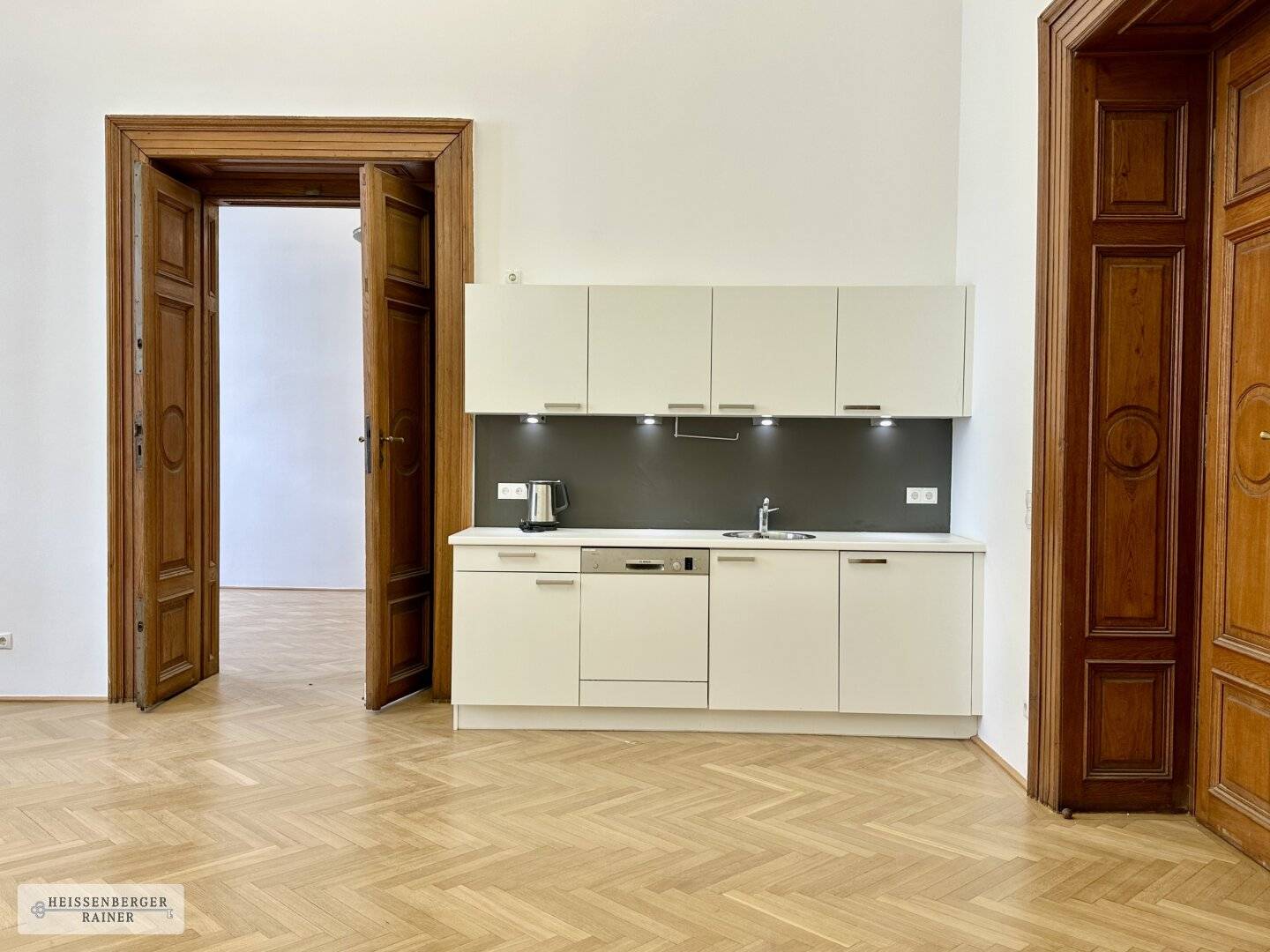 Magnificent period office /// Ready to move in /// Four rooms, four entrances