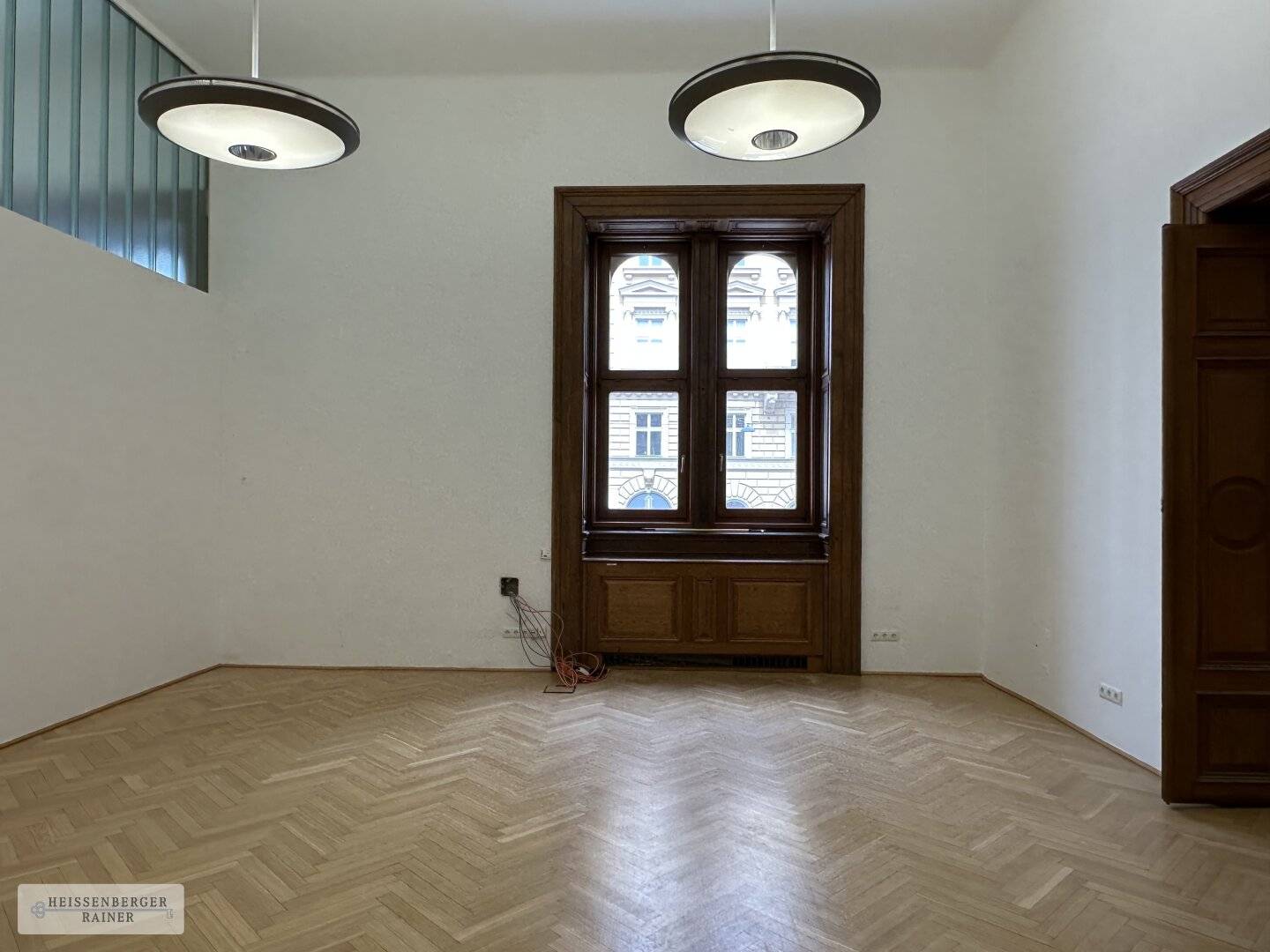 Magnificent period office /// Ready to move in /// Four rooms, four entrances