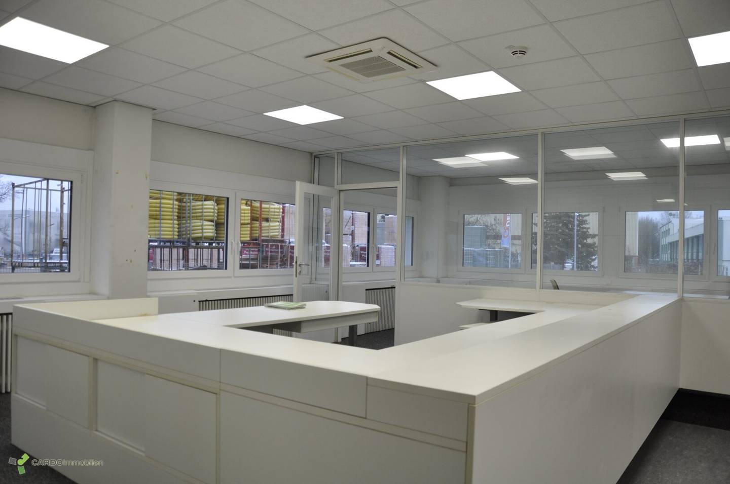 approx. 1,244 m² usable area, modern commercial space as retail area, storage and office/company headquarters/church/mosque, fitness or gymnastics rooms, childrens playground, event hall, rental property with parking option
