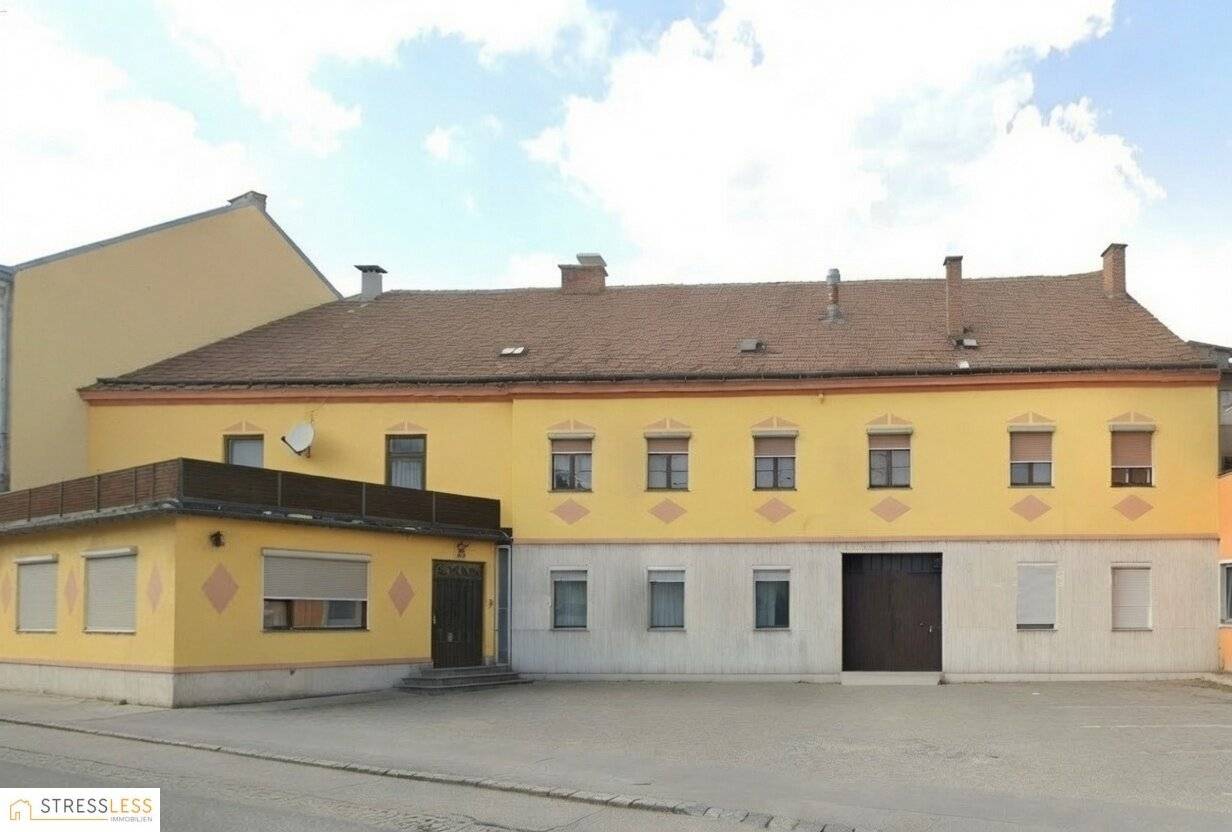 Ehemaliger Gasthof mit zwei Zufahrten in zentraler Lage von Stockerau! Interessant für Bauträger!