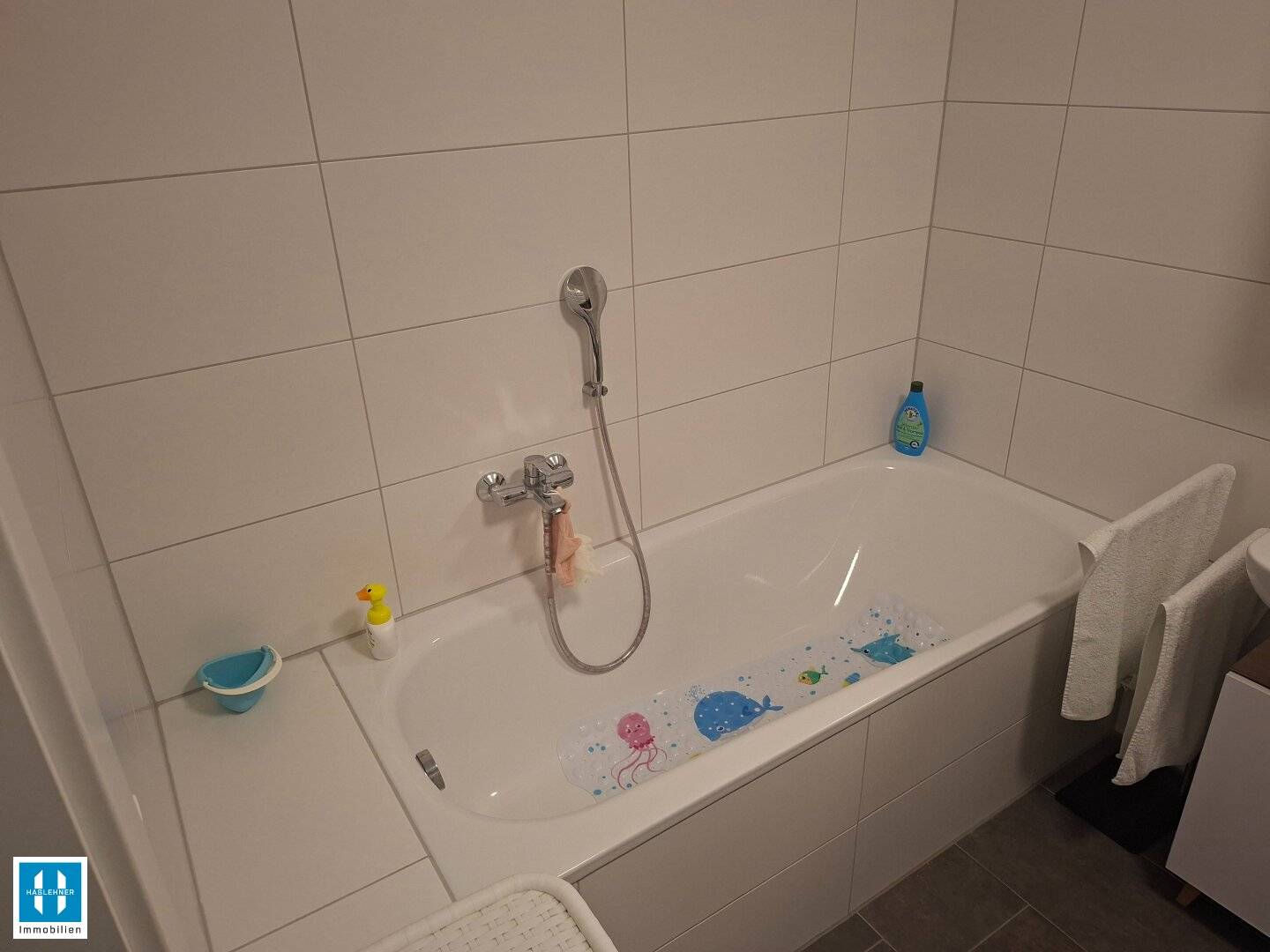 schöne, neuwertige 73,45m² Wohnung mit Kinderzimmer, Balkon und TG Parkplatz zu verkaufen - Ried i.I.