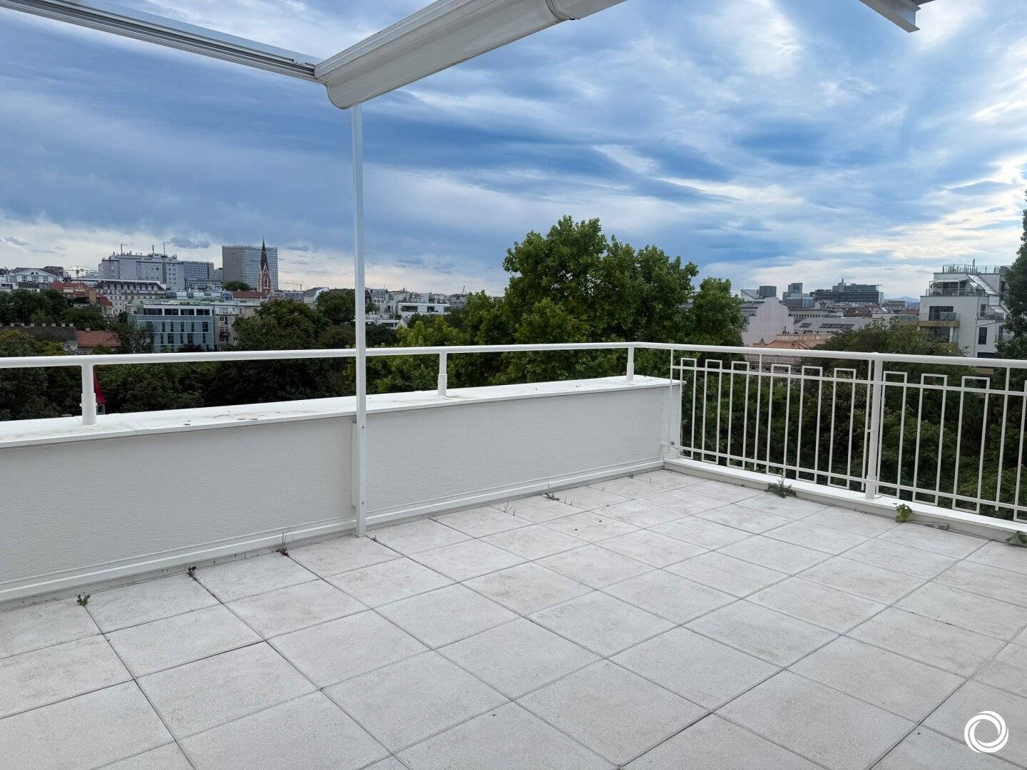 1040// 5 Zimmer Penthouse - traumhafter Grünblick in Bestlage!