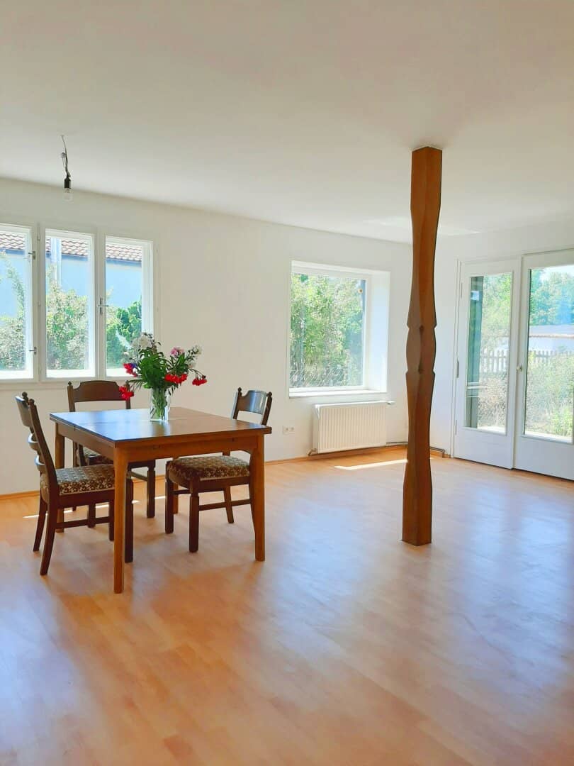 Renovated bungalow (partly furnished) | 4 bedrooms | garden | 2 parking spaces | Near Vienna I Ideal for expats, project teams / company rental possible