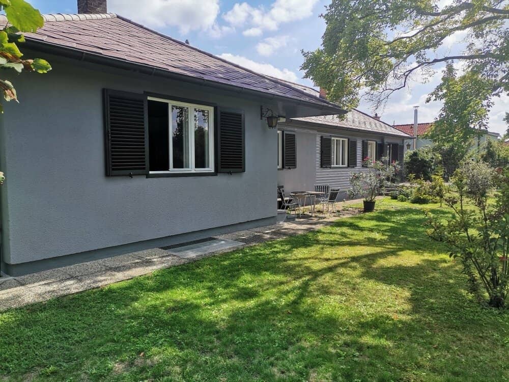 Renovated bungalow (partly furnished) | 4 bedrooms | garden | 2 parking spaces | Near Vienna I Ideal for expats, project teams / company rental possible
