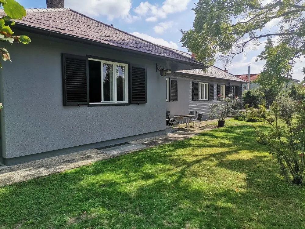 Renovierter Bungalow (teilmöbliert) | 4 SZ | Garten | 2 Stellplätze | Wien-Nähe I Ideal für Expat - Projektteams/ Firmenmiete möglich